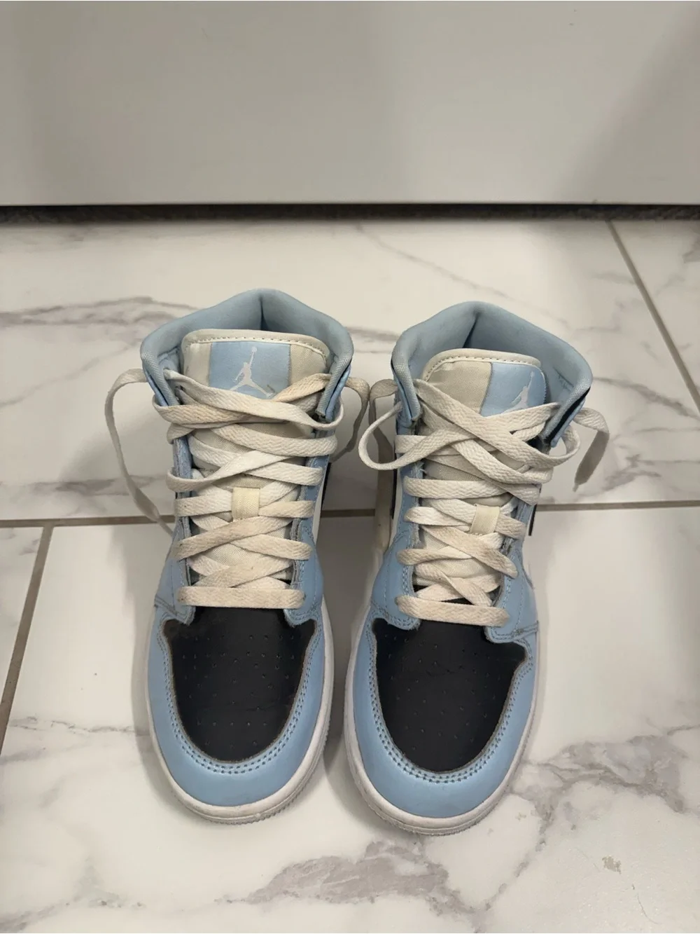 Nike Air Jordan Kids High-Top Sneakers in Light Blue, Black, White